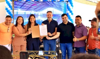 Ao lado do Deputado Arthur Lira, Prefeita Marcela assina ordem de serviço para 4 km de pavimentação nas agrovilas